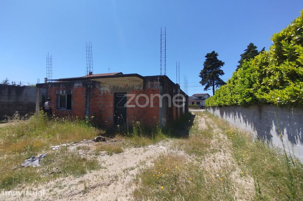 Lote de 2.000m² (bastante generoso para vários projetos) - Constru...