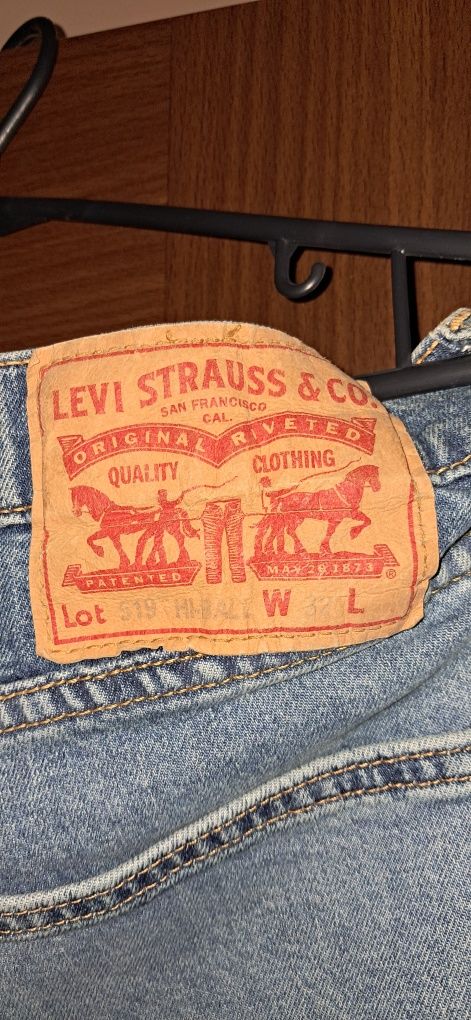 Spodnie Levis 519 Skinny Hi Ball rozmiar 32