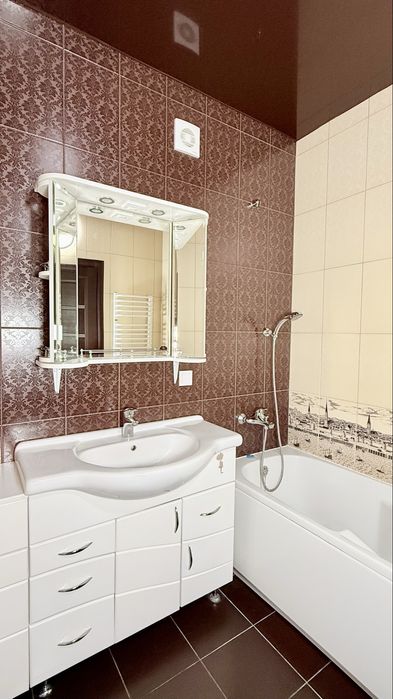 Продаж 2-ної квартири Виставка