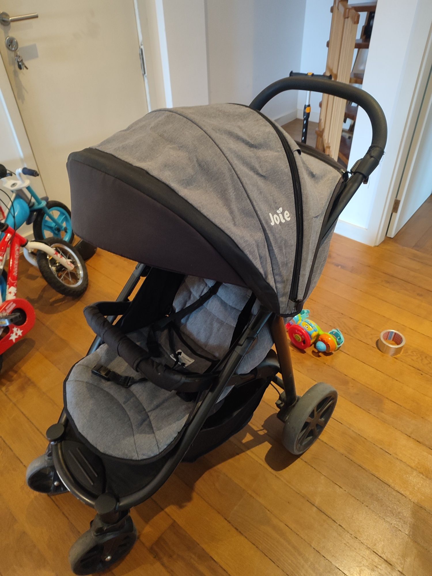 Carrinho paseío Joie + capas