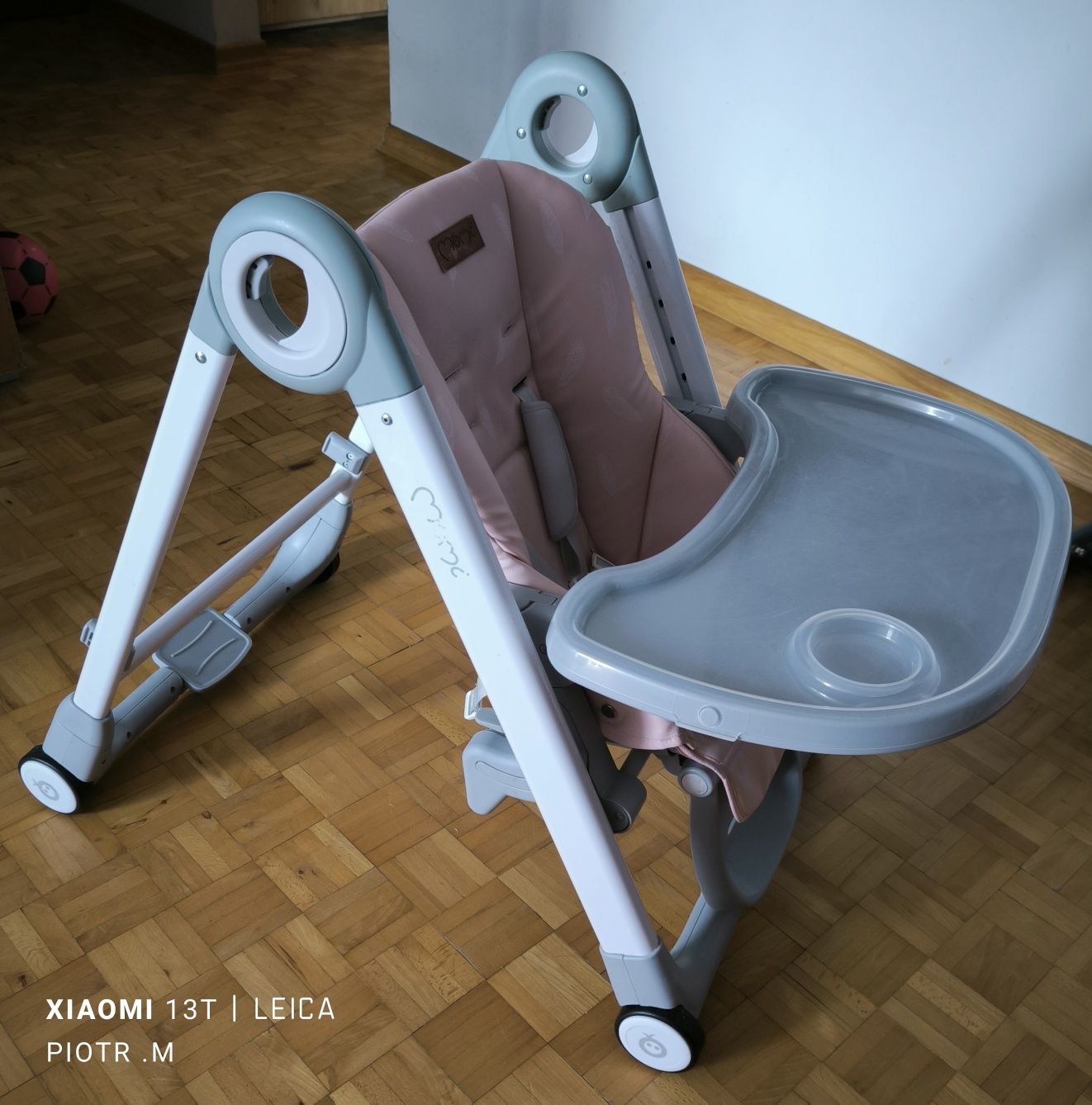 Krzesełko do karmienia Momi plus gratis nowe nieużywane obicie krzeseł