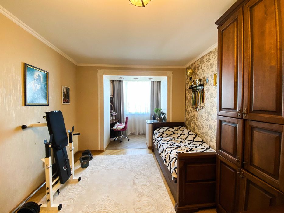 Продається стильна трикімнатна квартира