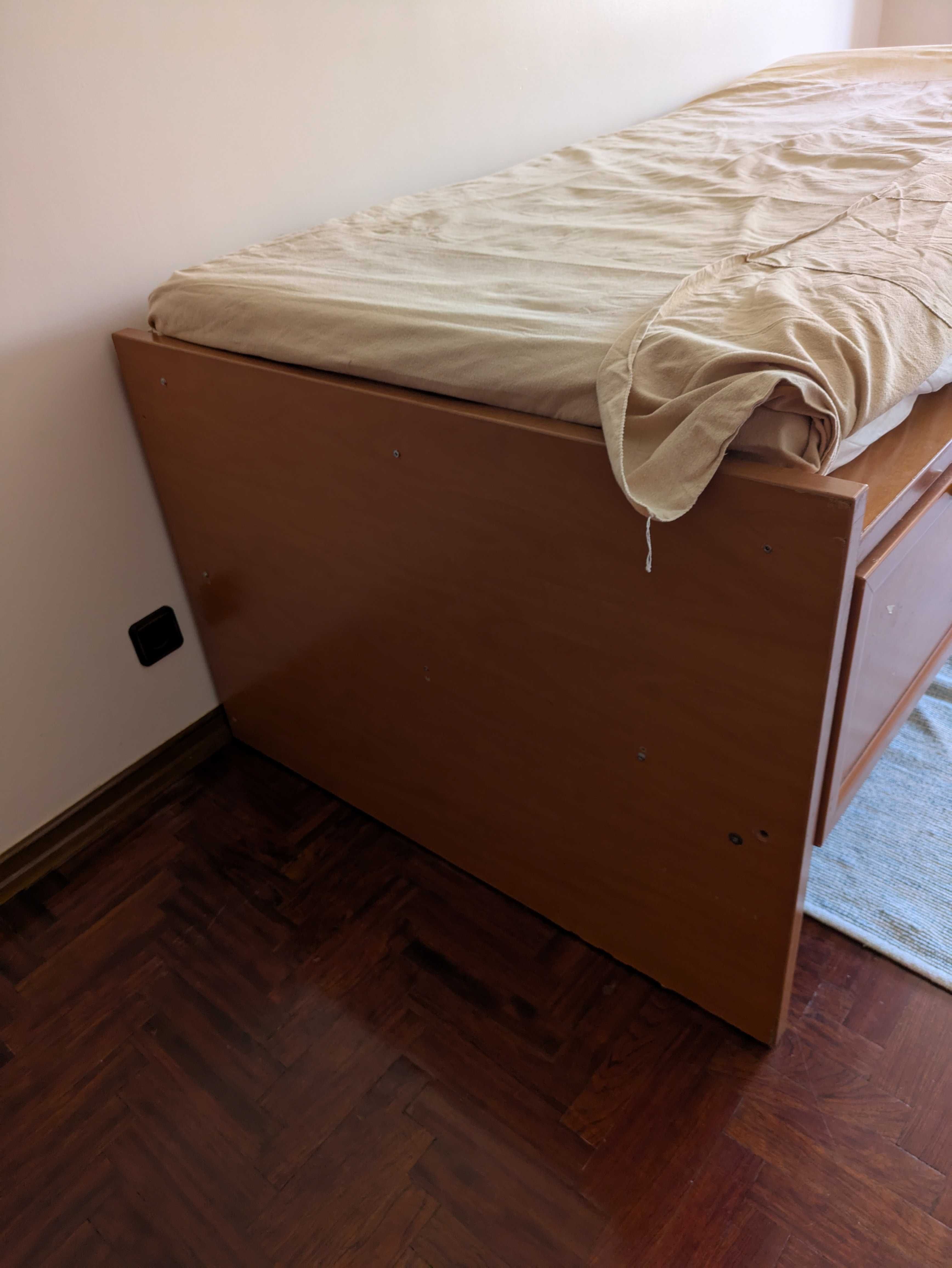 Cama solteiro com gavetas