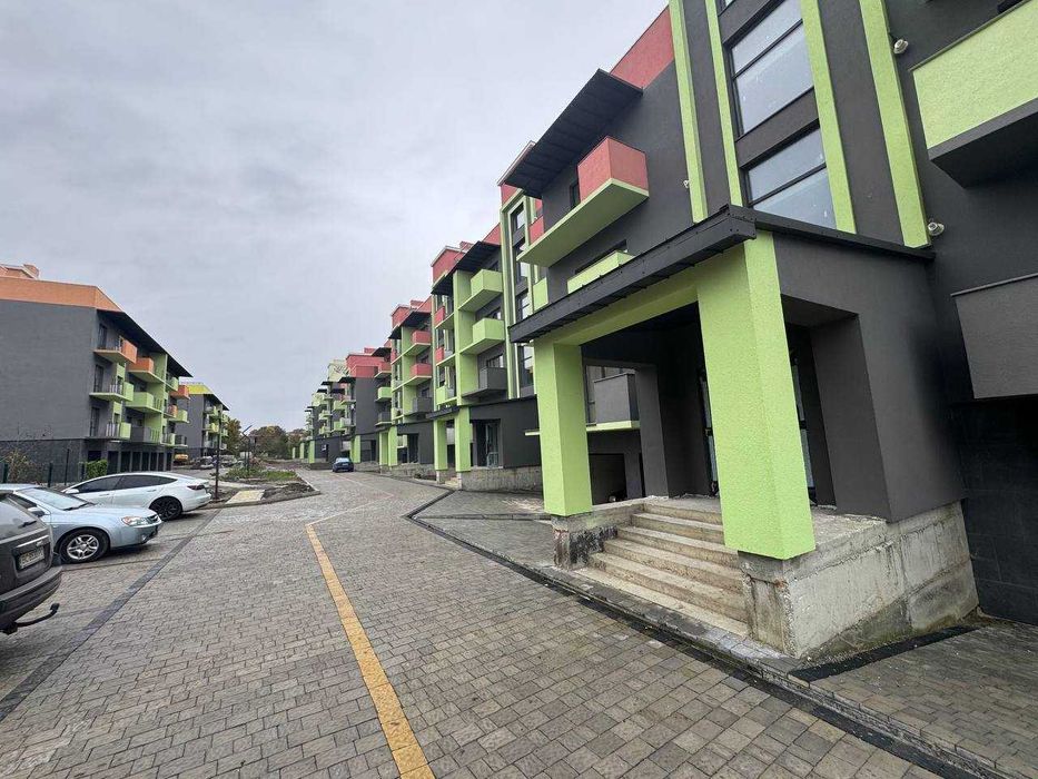 Продається двокімнатна квартира з гаражем у ЖК “Долина троянд”