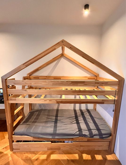 Łóżko piętrowe - domek, drewniane