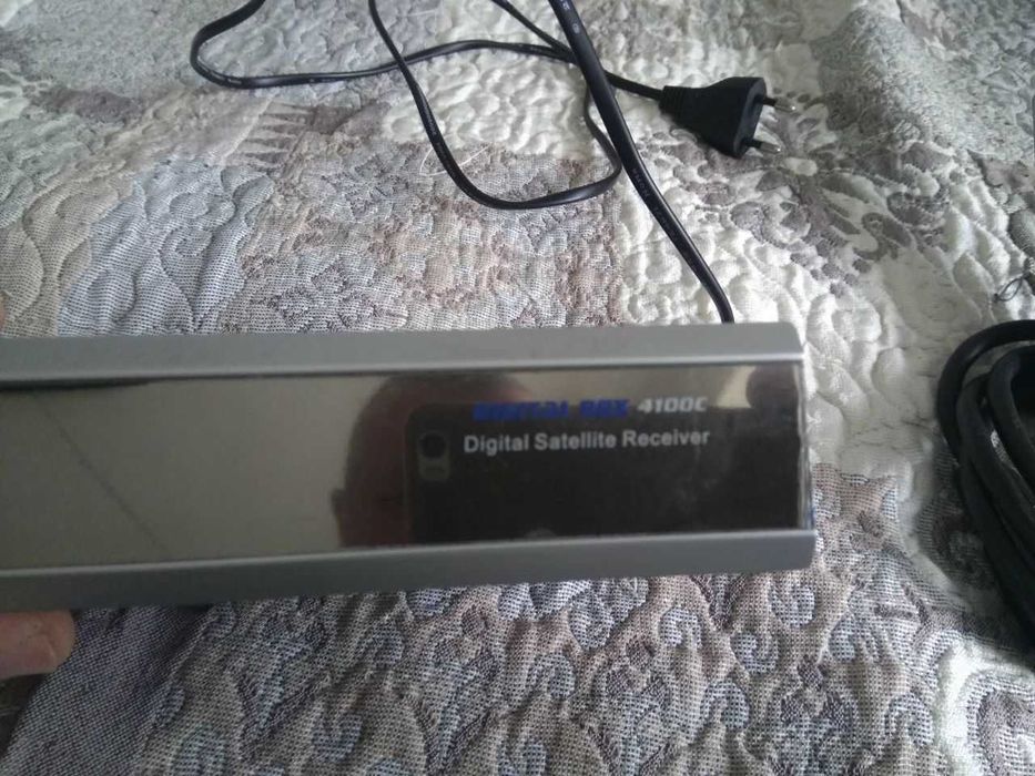 Два супутникових ресивера Digital Box 4100C