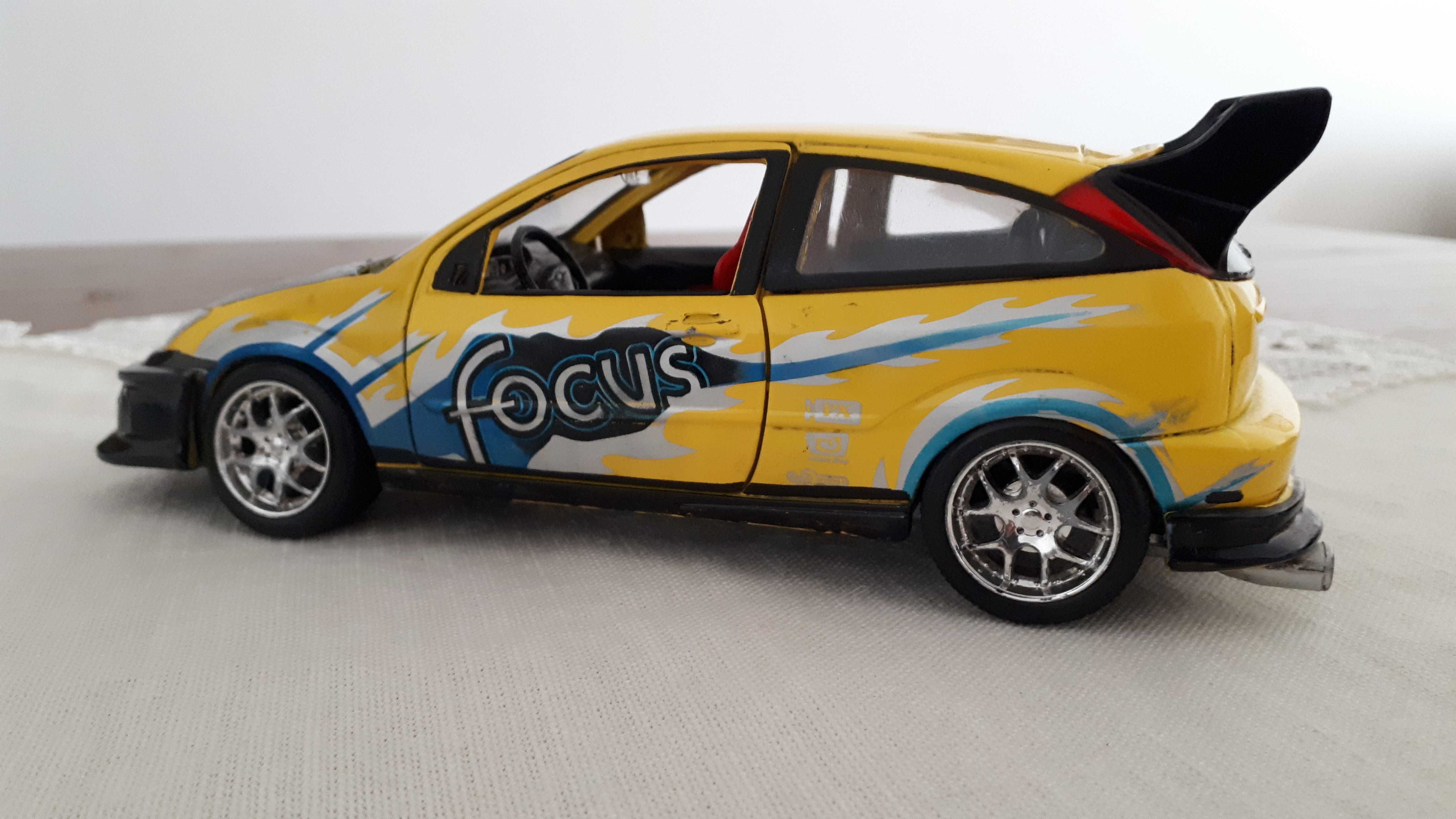 Carro Ford Focus, escala 1:24, BAIXA DE PREÇO!