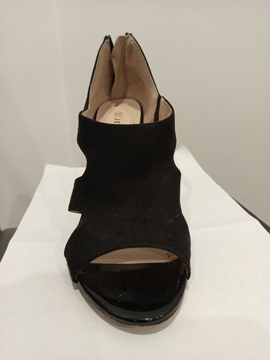 Czarne buty na obcasie