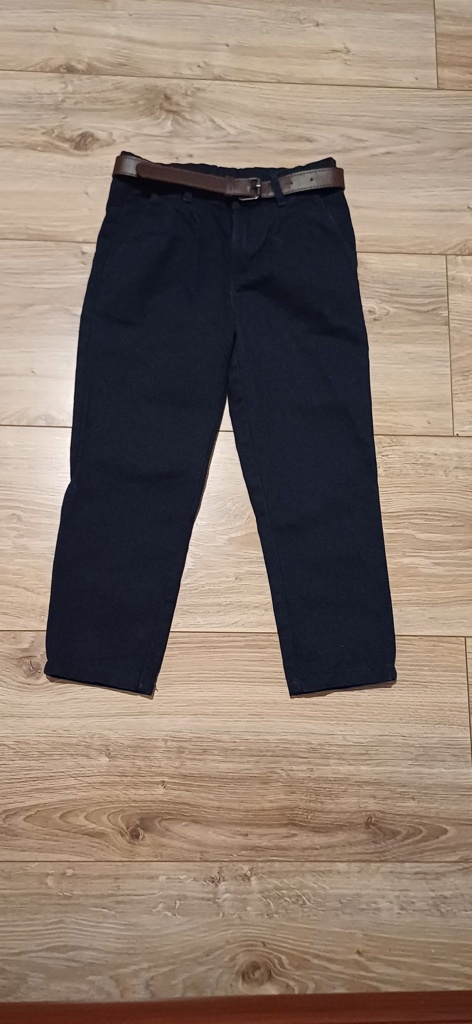 Galowe spodnie z paskiem rozmiar 110 cm