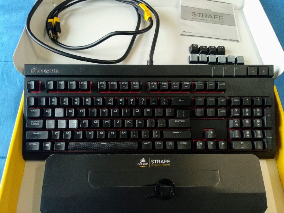 Teclado Mecânico Corsair Strafe