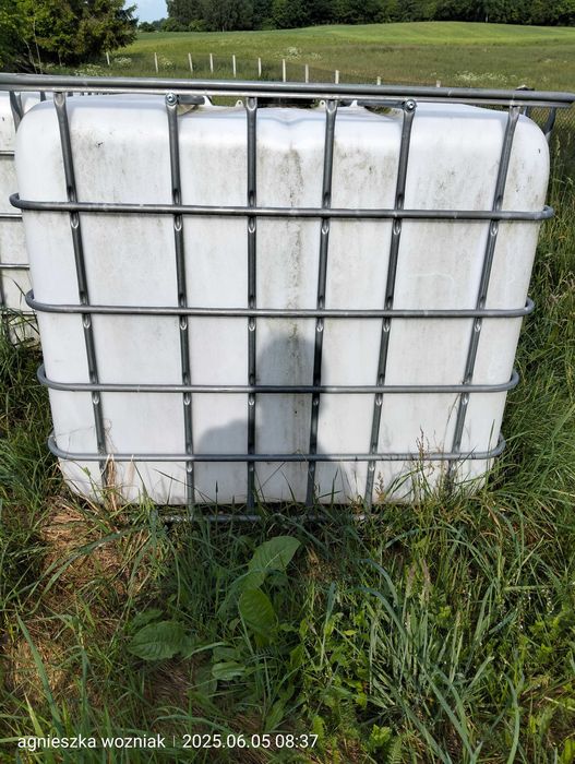 Pojemnik na wodę Mauzer 1000l Cena 350zł.