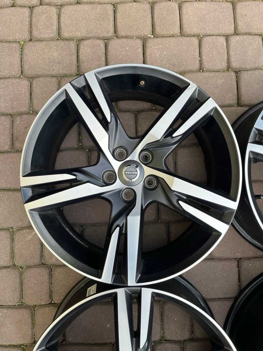 Oryginalne alufelgi Volvo 5x108 19 XC60 XC40 V90 V60 Bicolor R-Design