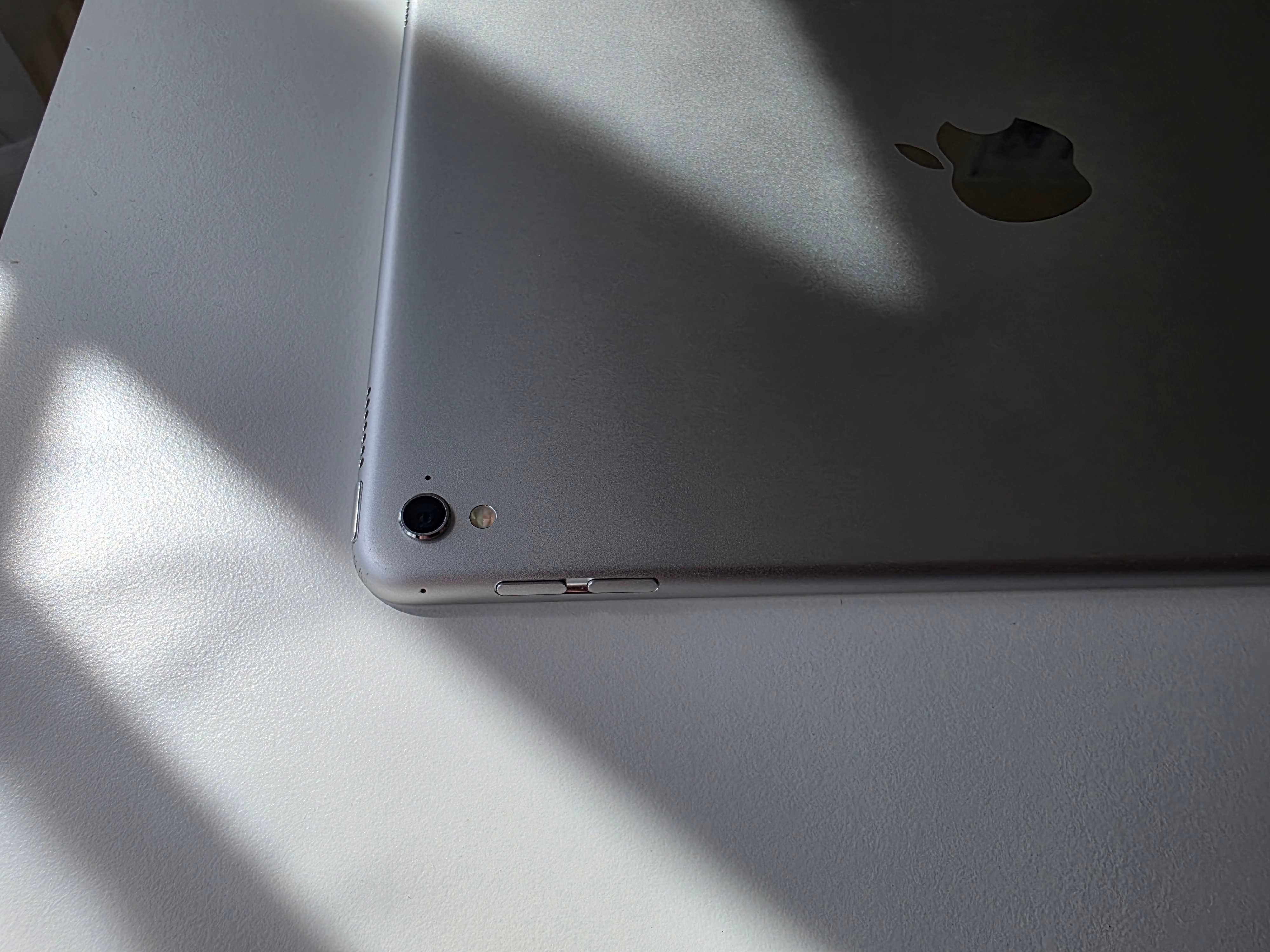 Tablet Ipad Pro 9.7 cali 32GB WI-FI  A1673 Srebrny Bateria 100%