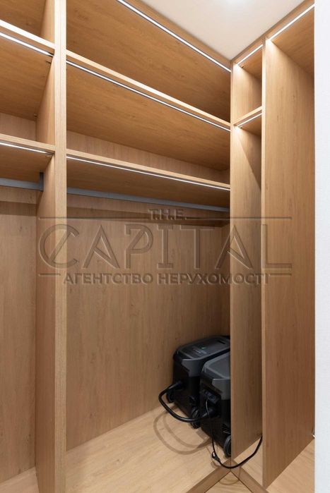 Продаж квартири з дизайнерським ремонтом, 3 спальні, Київ