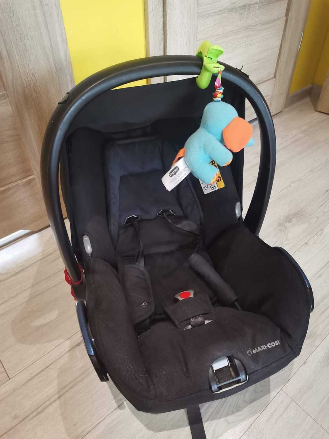 Fotelik maxi cosi city + Adaptery