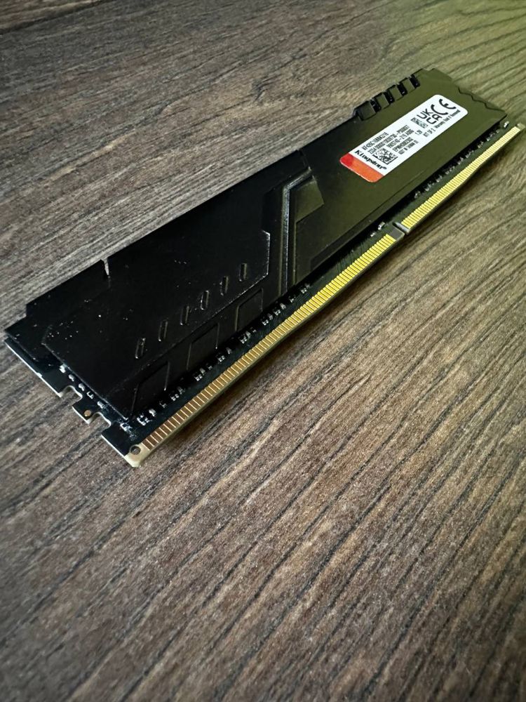 плашка памʼяті kingston Fury DDR4-3600гц 8192МВ