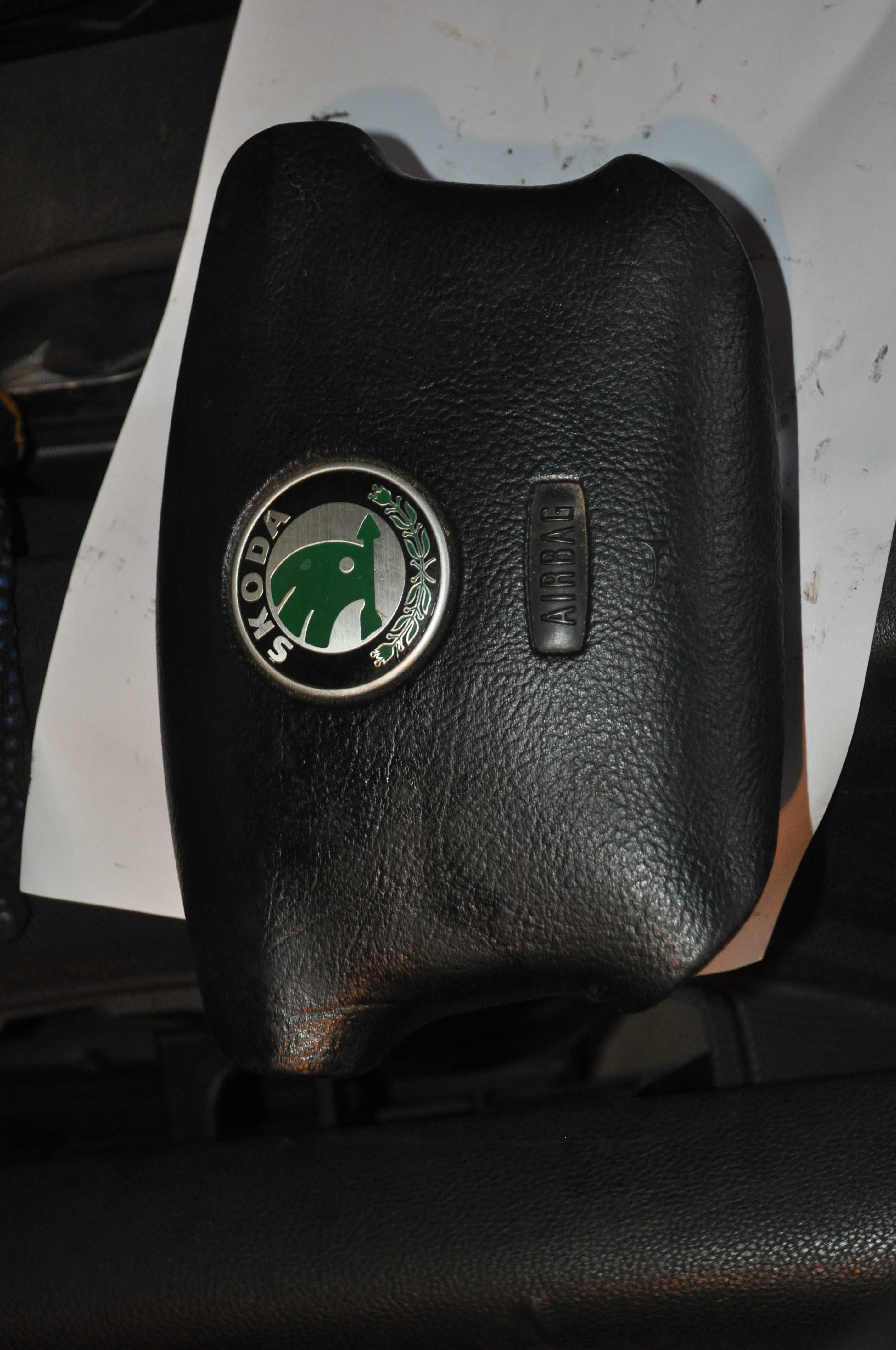 Skoda Octavia Tour безопасность подушка в руль airbag 1u0 880 201a