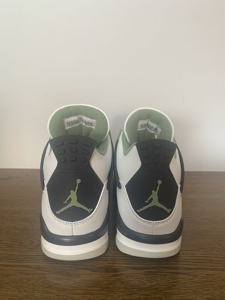 Buty Jordan 4 Seafoam Oil Green w bardzo dobrym stanie