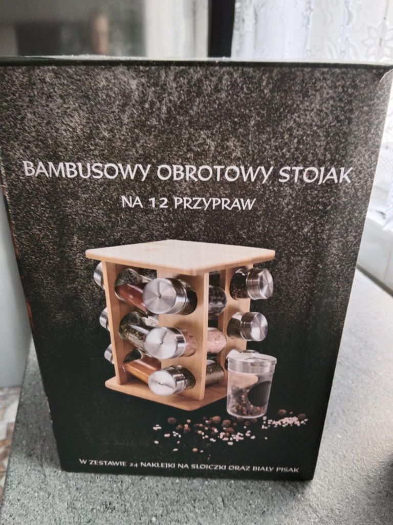Bambusowy obrotowy stojak na przyprawy