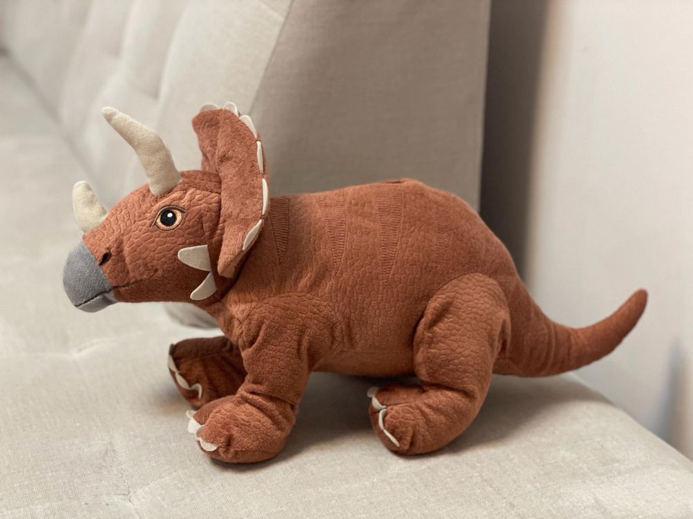 Ikea jättelik dinozaur triceratops