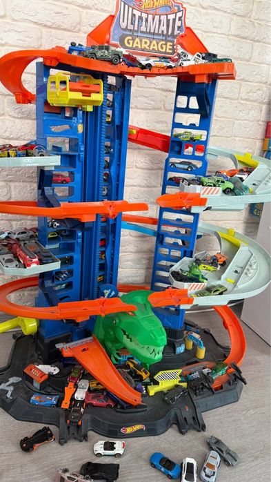Трек Hot Weels Ultimate Garage