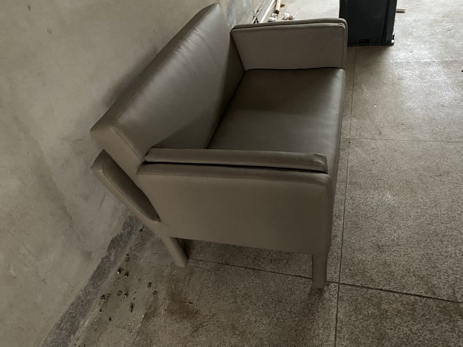 Sofa cinzento confortavel