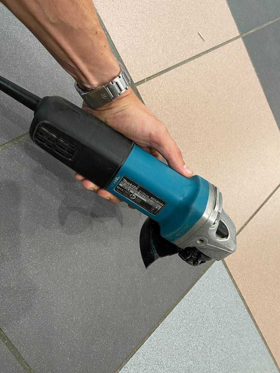 Болгарка Makita 9558HNRG