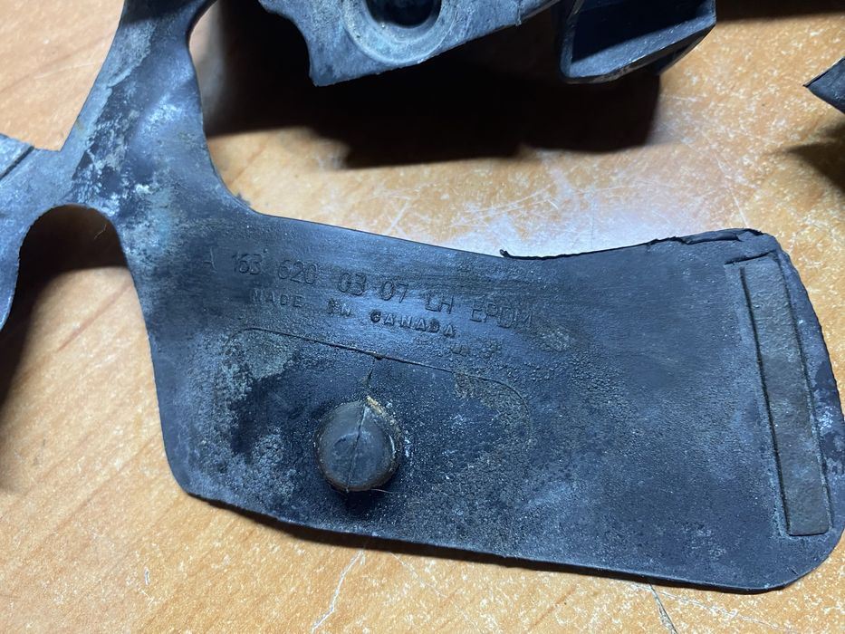 Mercedes Ml163. Уплотнитель резиновий капота, повітропроводу, моторний