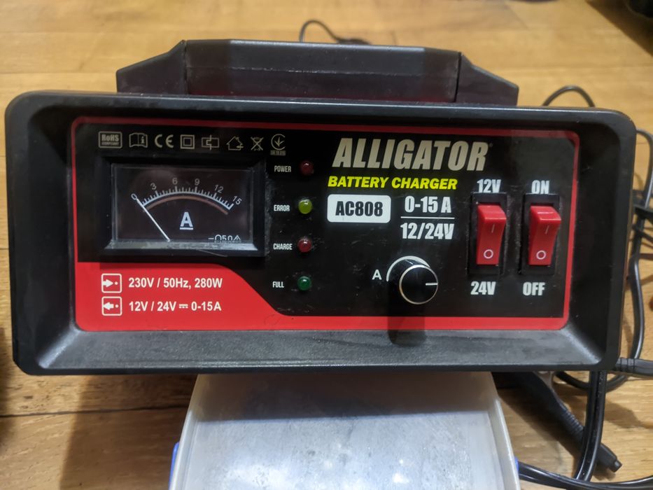 Зарядка Alligator AC808 для автомобільних акумуляторів 12/24v не працю