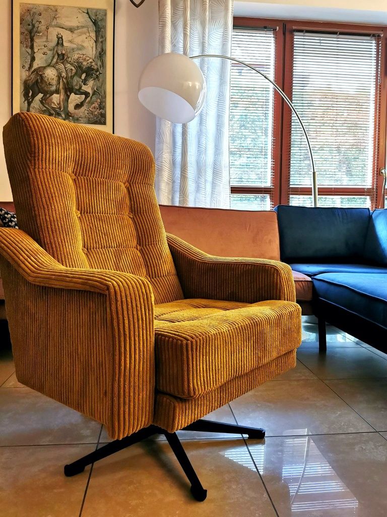 Fotel obrotowy do renowacji przez Mr. Fotelovski