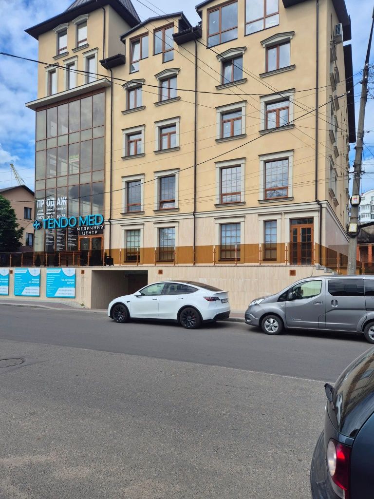 Продаж комерційного приміщення в центрі міста