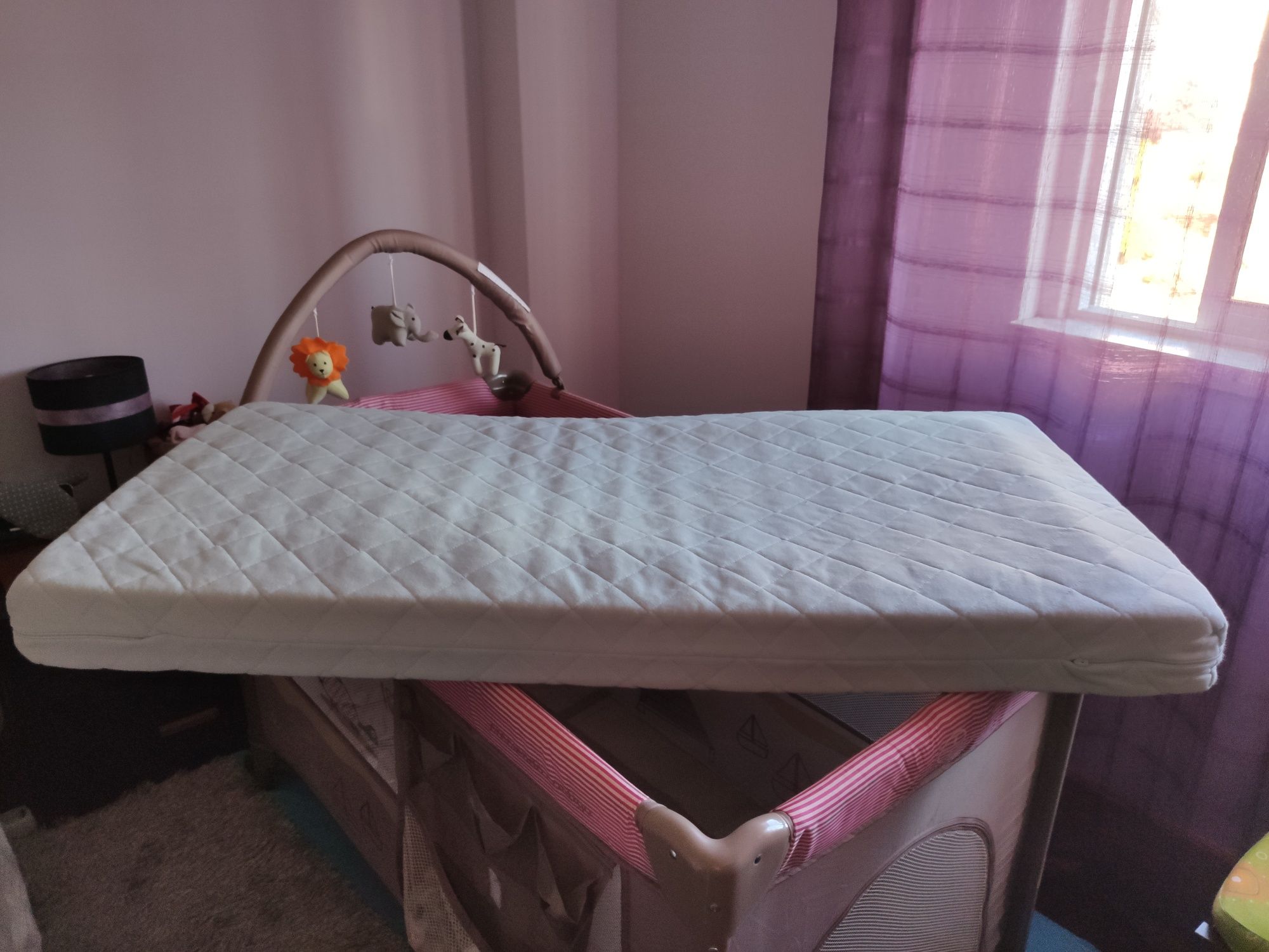 Vendo cama de bebê MS + colchão de molas como novo