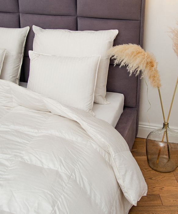 Kołdra AMZ SILVER letnia puch 90% 220x240cm Srebrzysty krem