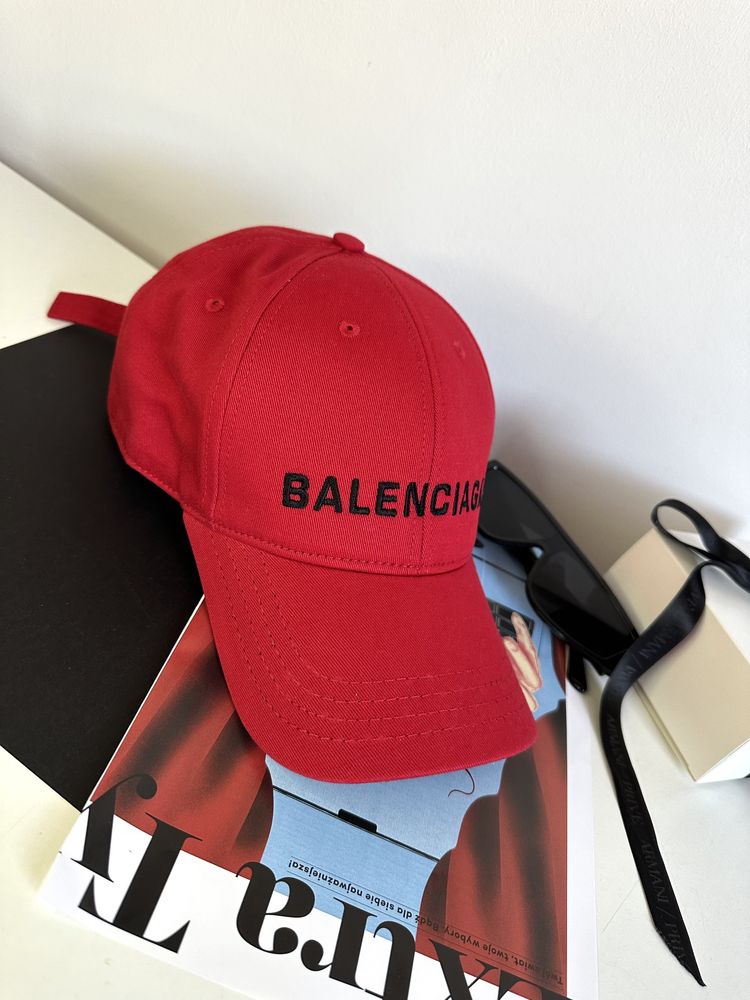 Stylowa czapka z daszkiem w stylu Balenciaga