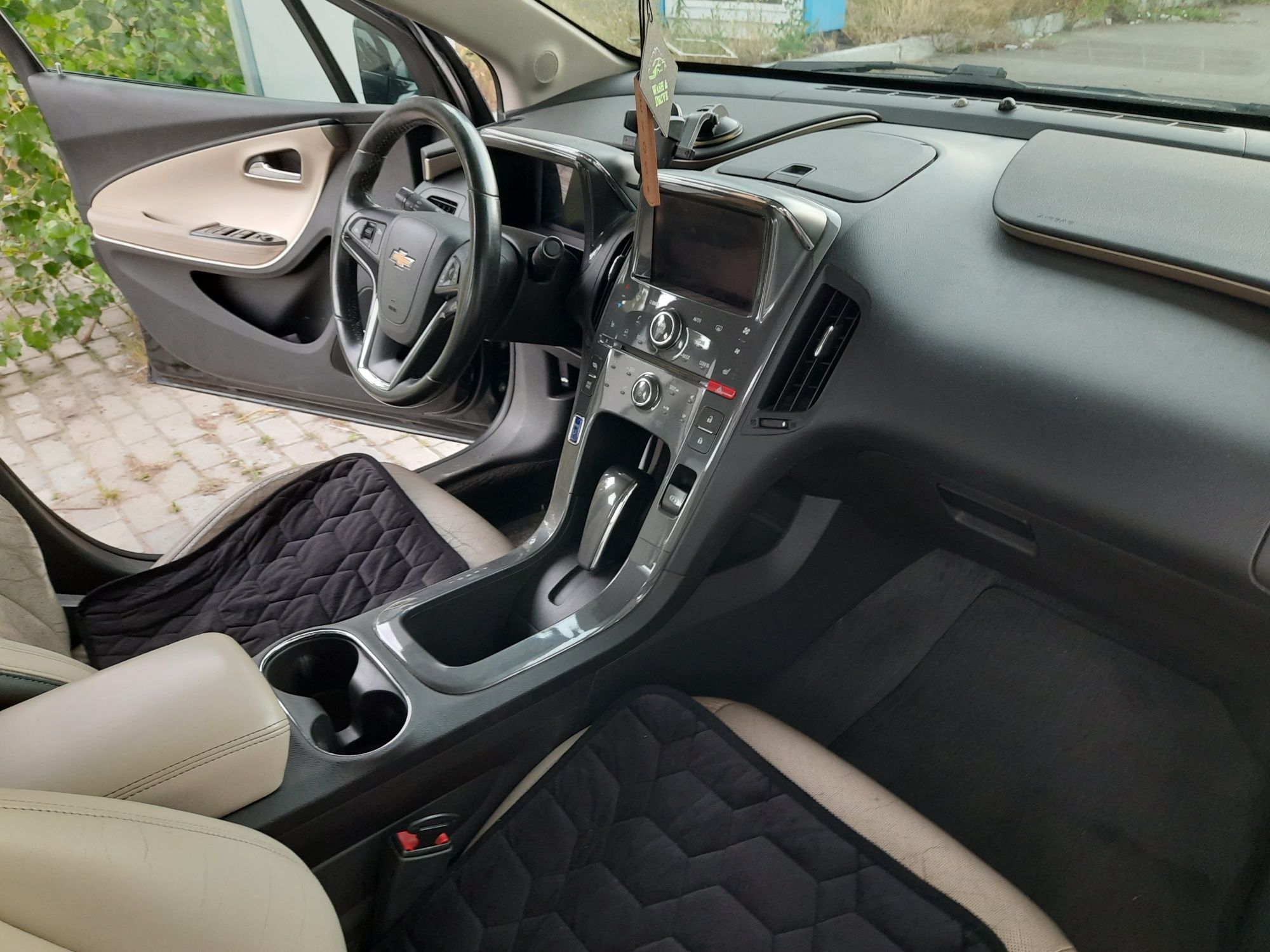 Chevrolet volt 2011 ,модельный  2012 год