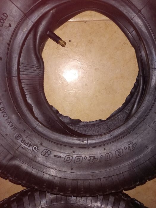 Покришки з камерой на садово- будівельну тачку