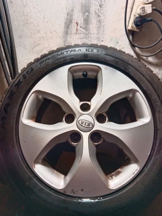 Opony zimowe z felgami aluminiowymi KIA