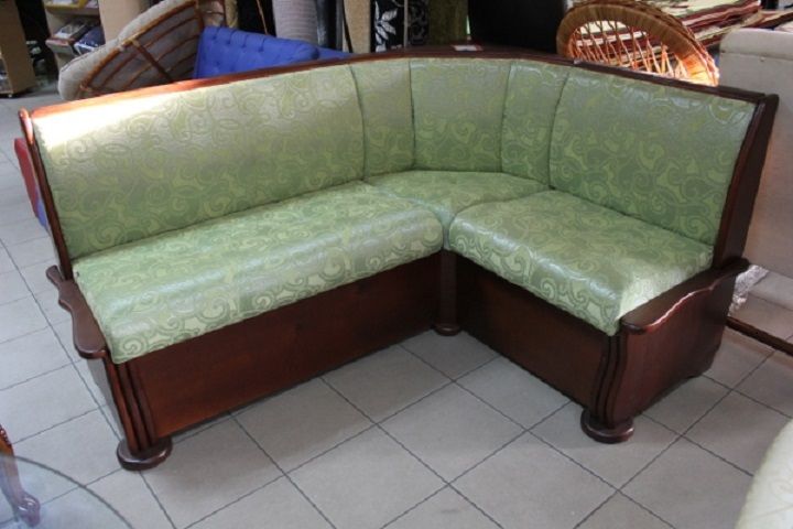 Кухонный уголок из натурального дерева