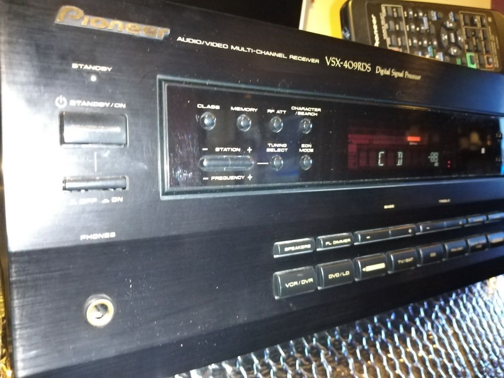 Amplificador Pioneer com rádio e comando