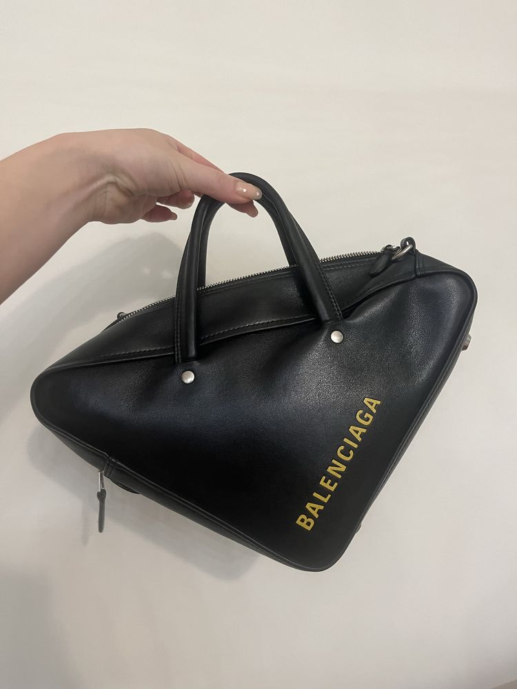 Balenciaga Triangle crossbody bag trójkątna czarna skórzana torebka