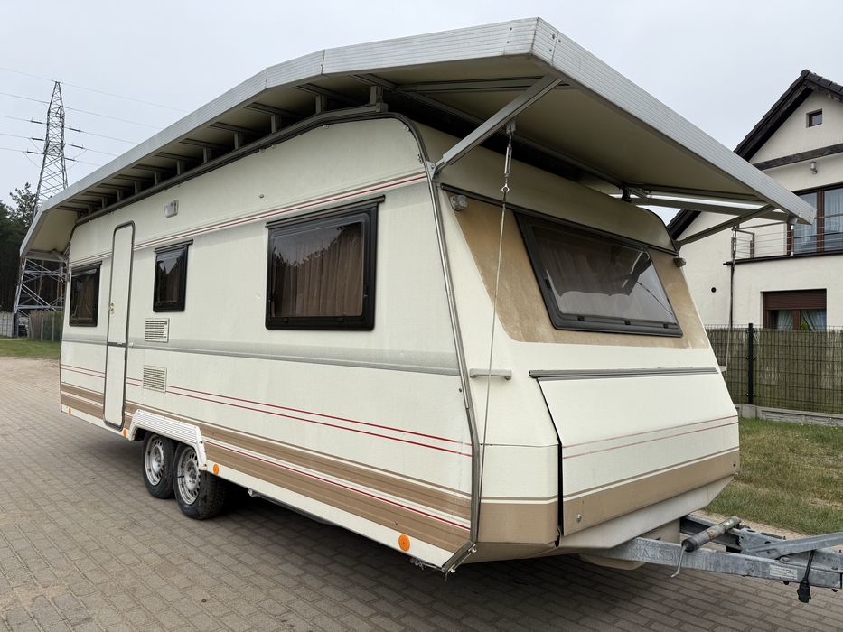 Dethleffs 620 z dachem ochronnym + namiot.