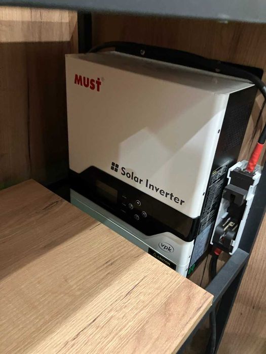 Гібридний інвертор напруги (ДБЖ) MUST PV18-3024 VPK (3 кВт)