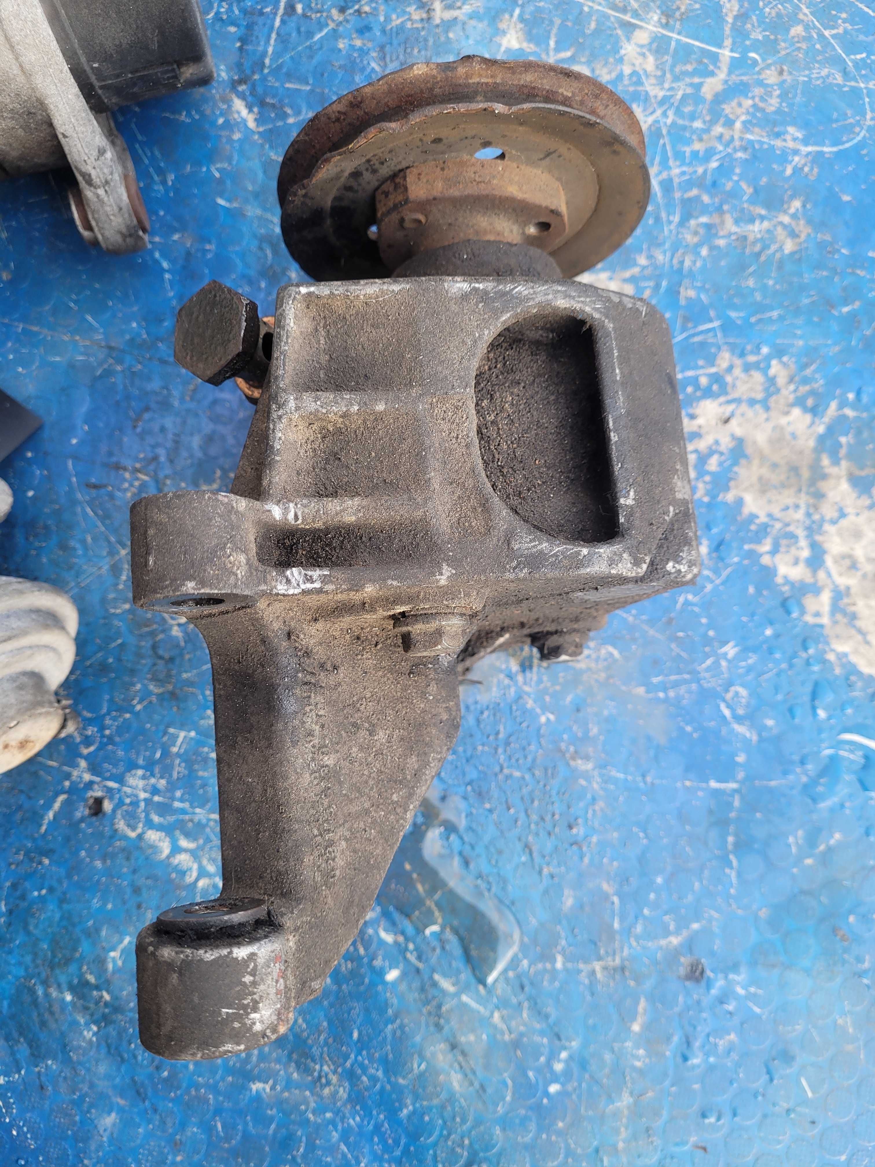 pompa wspomagania alternator obudowa golf III sdi