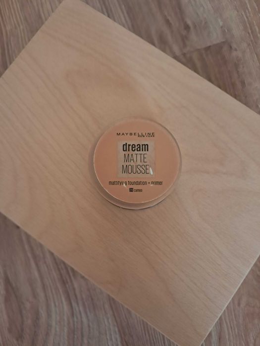 Maybelline Dream Matte Mousse podkład