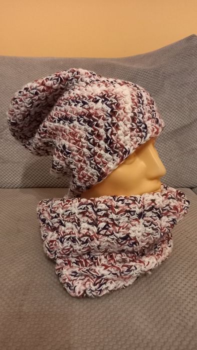 Czapka plus komin . Ręczna praca.