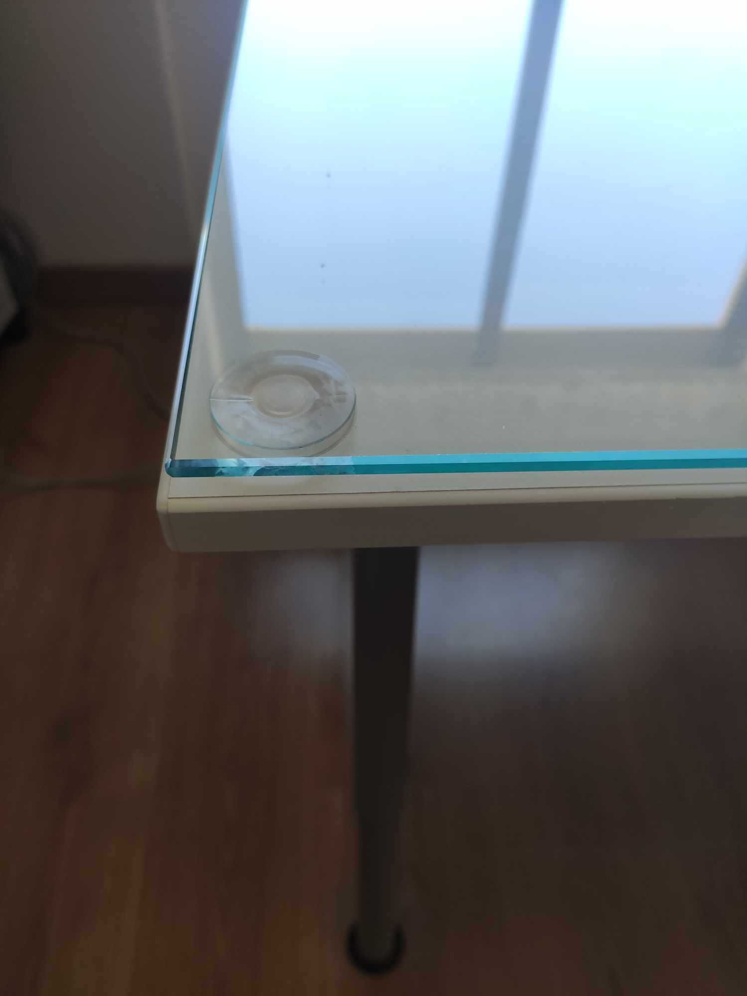 Mesa / secretária tampo de vidro e altura dos pés ajustáveis