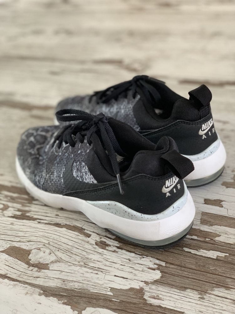 Ténis Novos Nike Air 38