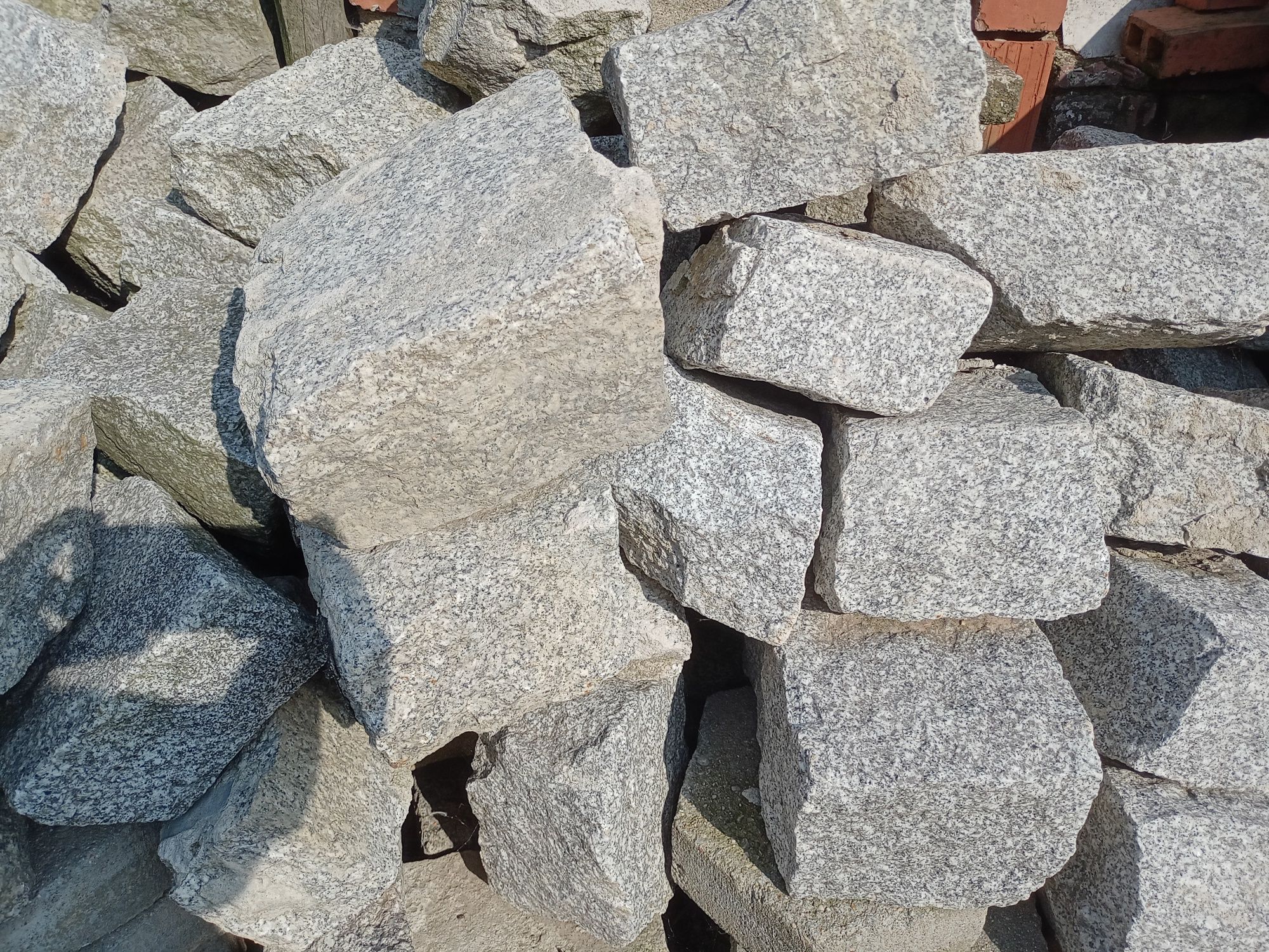 Sprzedam kamień granitowy