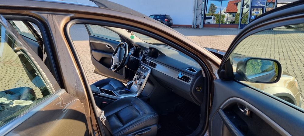 Pewne auto Volvo xc70