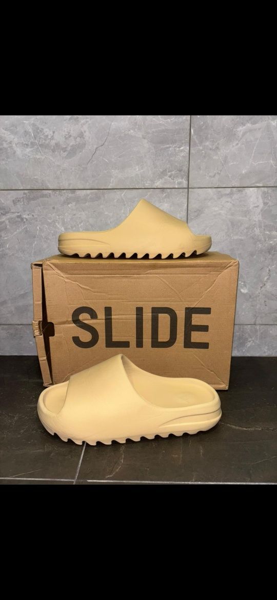 YEEZY SLIDE  Dessan rozmiar -44,5
